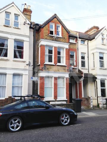 			NEW INSTRUCTION, 2 Bedroom, 1 bath, 1 reception Apartment			 Kenwyn Road, Clapham North